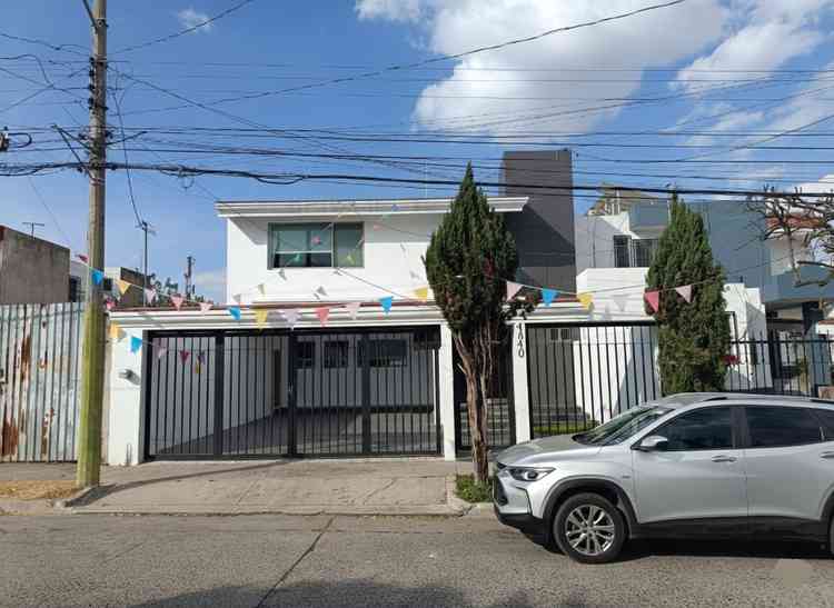 casa en venta calle santo tomas de aquino jardines de guadalupe zapopan jalisco pAaye5i